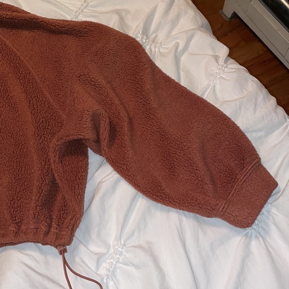 Old Navy - size medium - cropped Sherpa 1/2 zip - Picture 9 of 11